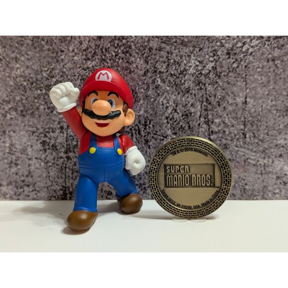 Ultra Rare! Super Mario 2018 ThinkGeek Collectable Coin with Bonus Mario Figure - Picture 3 of 4